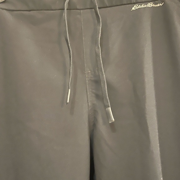 Eddie Bauer Women's Black Capri Joggers with cinch - Picture 4 of 7